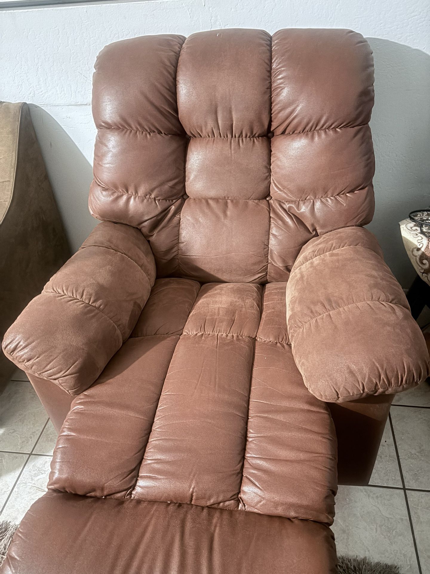 🛋️ Recliner Sofa Chair – Excellent Condition & Super Comfortable!