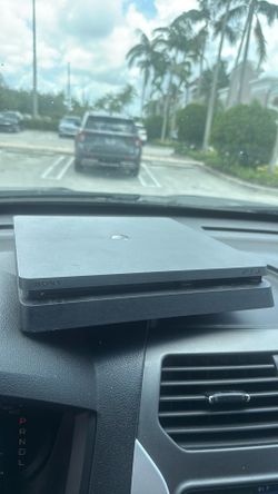 PS4 slim 1tb