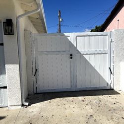 Vinyl And Metal Gates