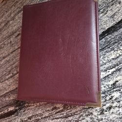 Pioneer photo Album Oxford Bound Photo Akbum, Sewn Leatherette covers with Brass Accent Corners.  Holds 208 4x6" photos, 2 per page