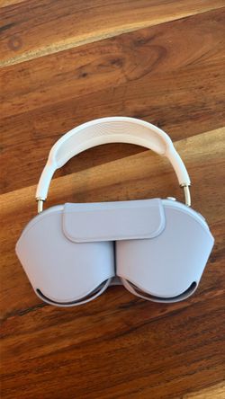 Apple AirPods Max Headphones (barely used)