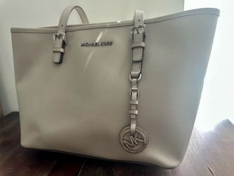 Michael Kors Leather Bag with Crossbody Strap- Saffiano Leather