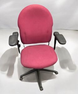 Steelcase Drive Ergonomic Chairs – Floor Models – From $79.99 📦 Florida