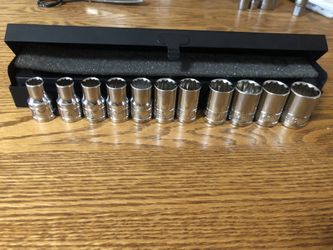 Like new Pittsburgh 11 pieces 12 points 1/2” Drive socket set.  From 10mm to 20mm in a metal box