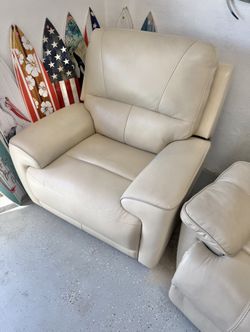 Like New Leather Electric Recliner With Electric Headrests And USB 