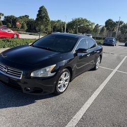 2012 Nissan Maxima Premium full panoramic roof