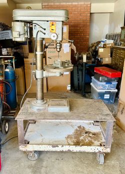 Vtg Industrial Chicago Power Tools DP-558 Drill Press w/ Vise, Mounted Table