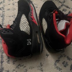 Jordan Retro 5 Supremes 