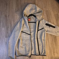 Nike Techs (description)