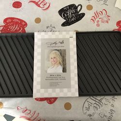 New Dolly Parton cast iron grill preseasoned 20”x10” Reversible