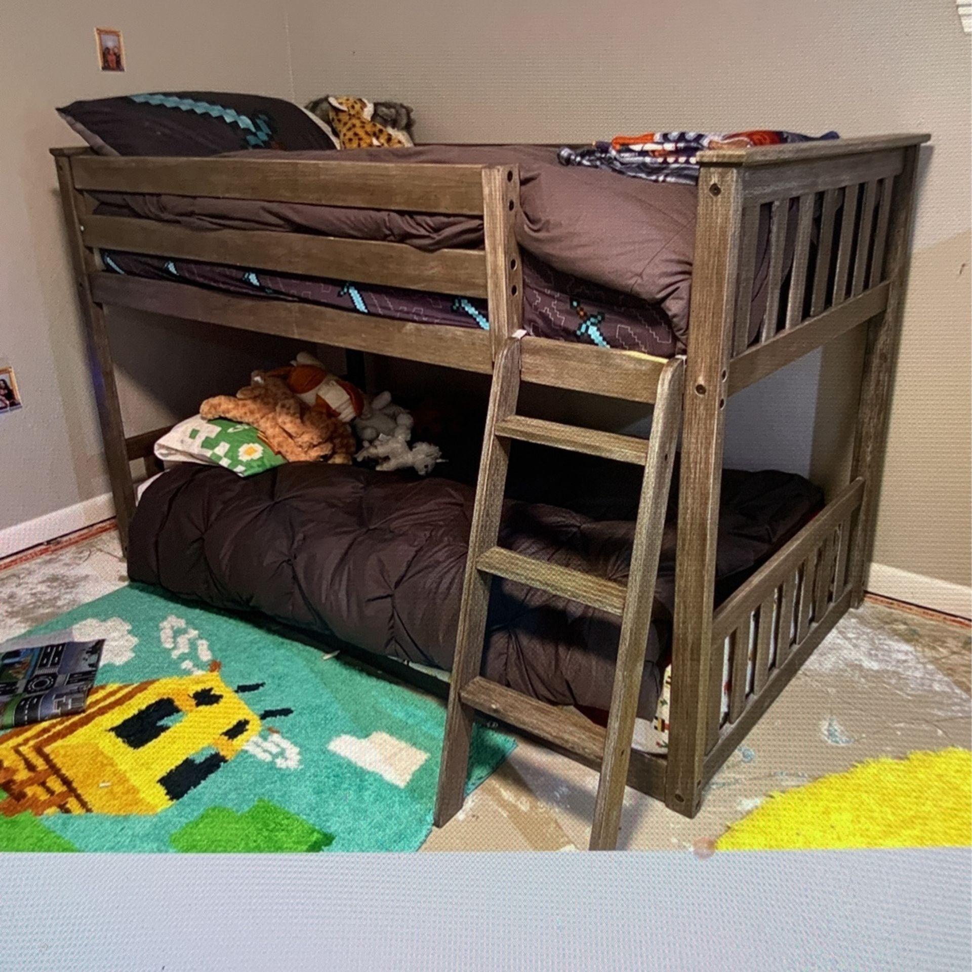 Twin Bunk Beds (READ DESCRIPTION)