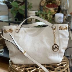 Excellent Michael Kors purse