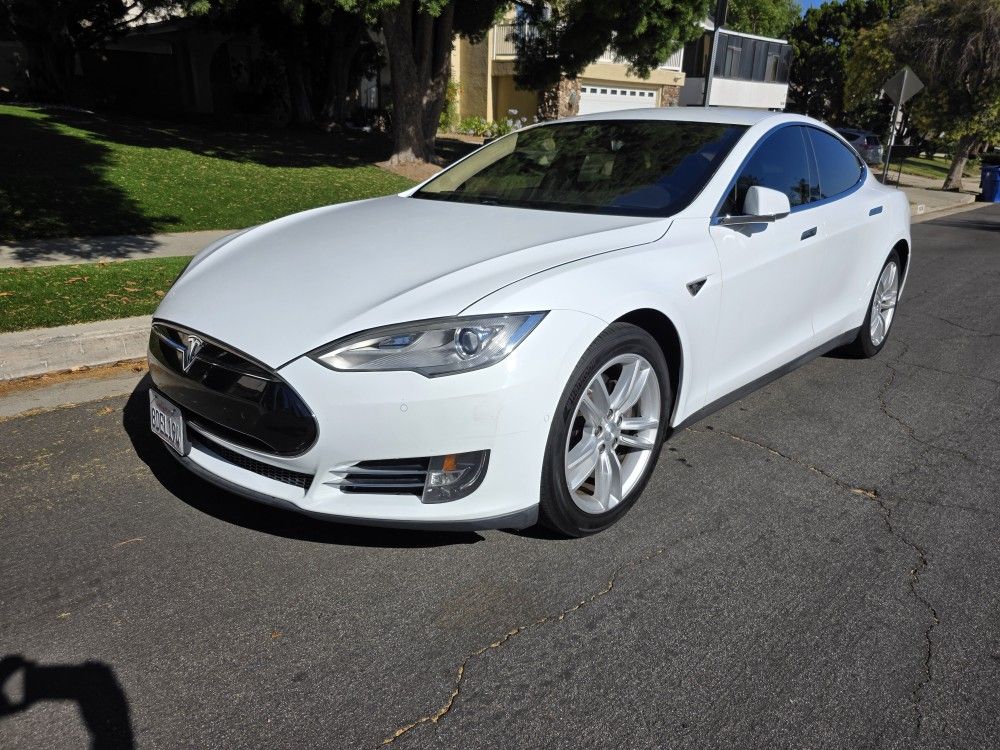 Tesla With Free Supercharging