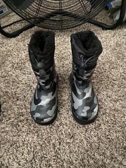 Kids rain boots size 9/10
