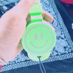 Kids Smiley Face Wireless LED Headphones 