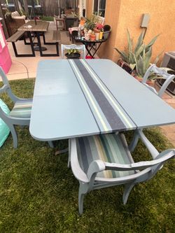 Table with 4 chairs