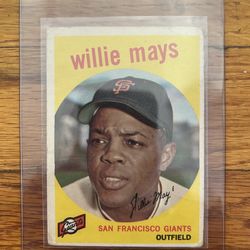 1959 Topps #50 Willie Mays Card