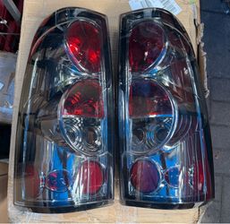03-06 Silverado / Sierra Smoked Tail Lights