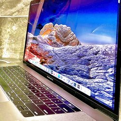 Mid 2018 MacBook Pro 15in, Intel i7 2.6GHz, 32GB RAM, 512GB SSD, (2880x1800) Retina Display, Fingerprint Login, 220ppi