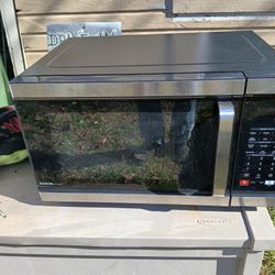 MICOWAVE IN GOOD CONDITION USED A FEW TIMES $40