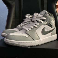 Air Jordan 1 Mid