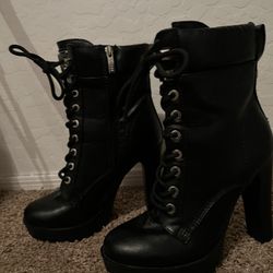 New Women Guesss Boots heels Size 8.5 New 