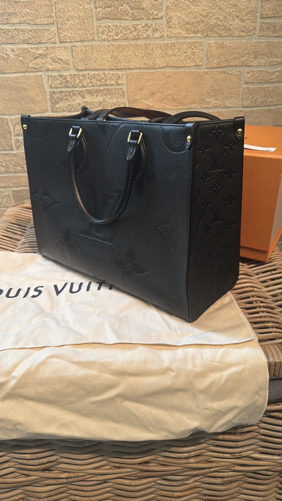Louis Vuitton MM Black Leather Tote