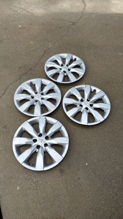 *USED* Toyota Corolla HubCaps 16 inches