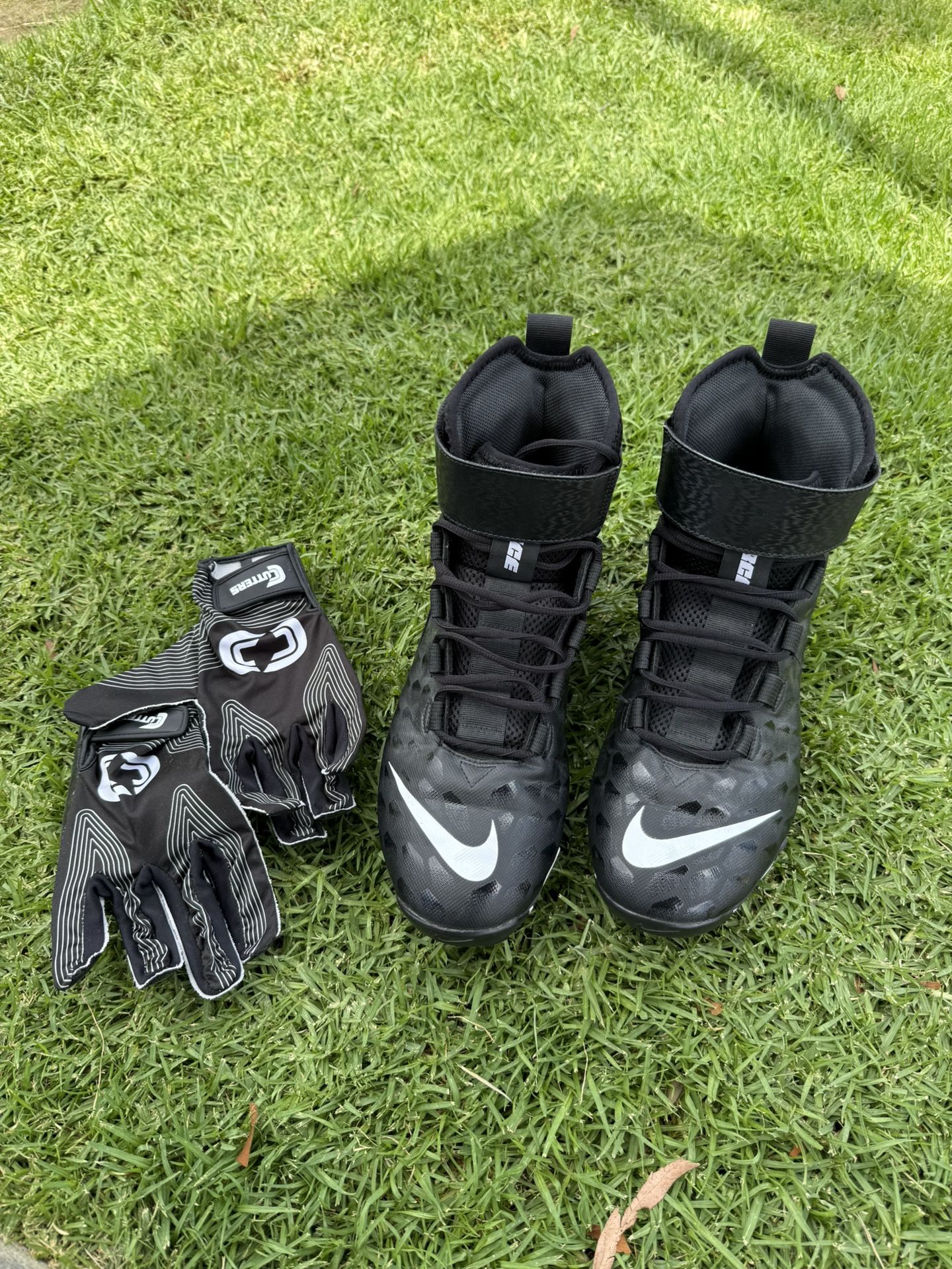 Football shoes 11.5