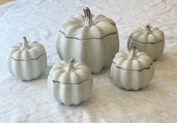 Pumpkin Tureen with pumpkin soup bowls