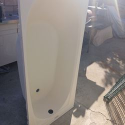 tina de baño  para  la  regadera  es  de fibra  de plástico 40 