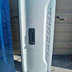 2019 Toyota Tacoma Tailgate 