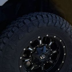 New Toyo Open Country R/T Pro 285/75R18 tires