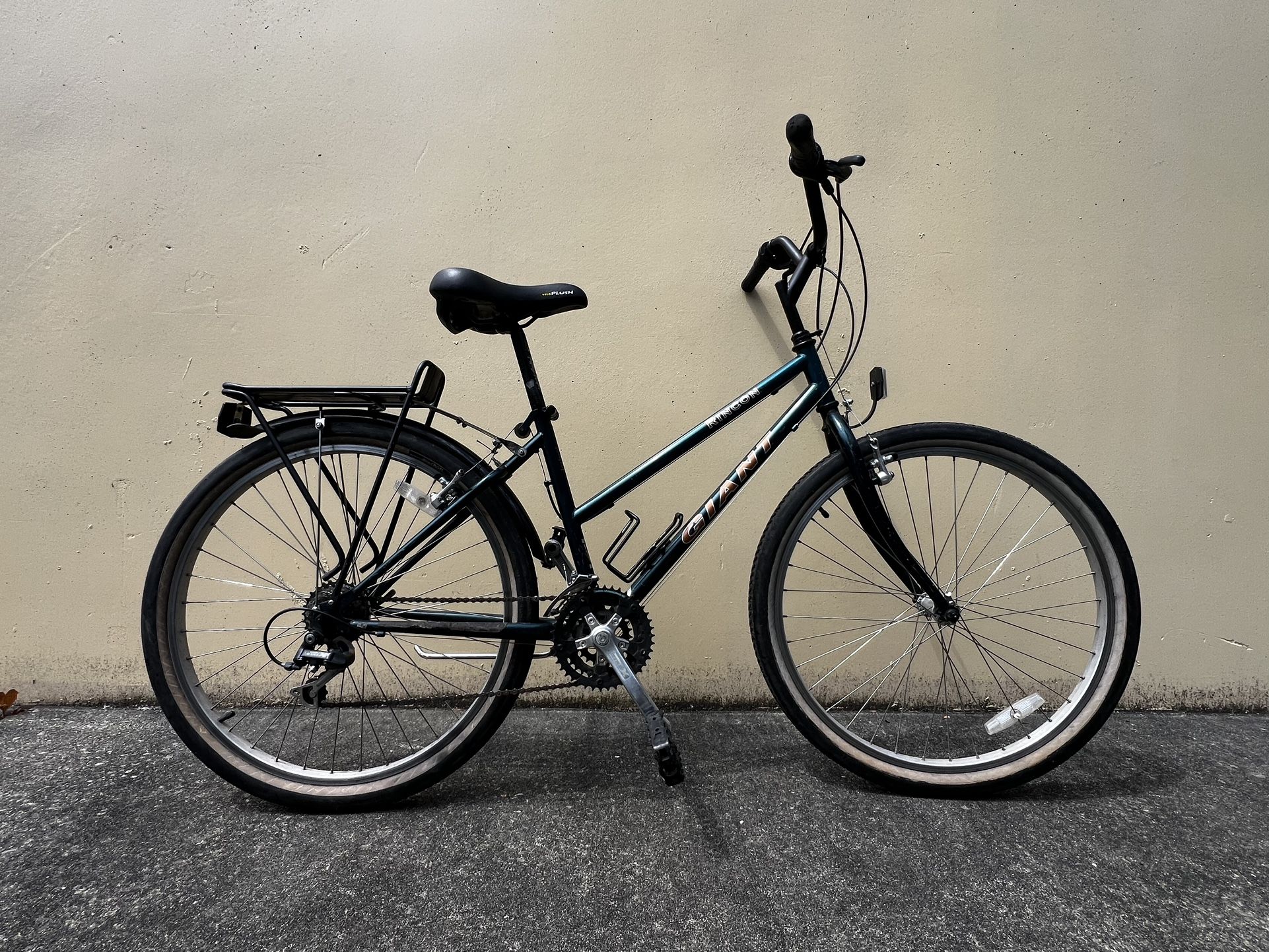 Giant 26” Hybrid Road Bike + 21 Speed + Brand New Pedals + 15” Frame + Twist Shifters + Rear Rack + Shimano Equipped + Ready To Ride