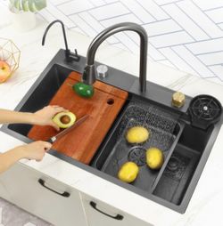 Fregadero de cocina oscuro con llave (nuevo en su caja)