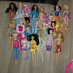 20 Barbie Dolls , All In Great Condition 