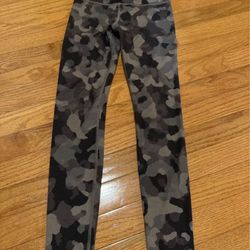 Athleta Girls Chit Chat Camo Leggings Size 8-10