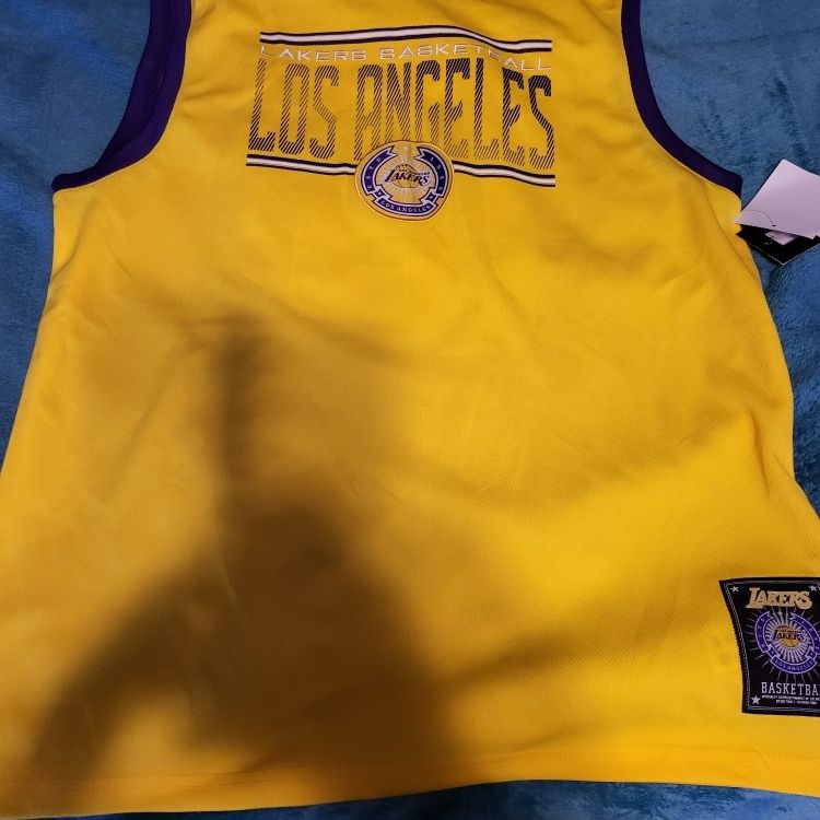 Lebron James Authentic Jersey Bundle Swingman LA Lakers XL for Sale in San  Antonio, TX - OfferUp