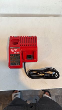 Milwaukee M12/M18 Battery Charger