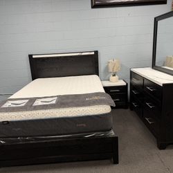 4PC Queen Bedroom Set