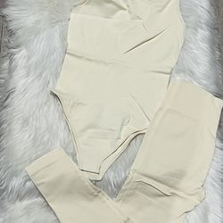 Cute set of leggings plus body suit size Large