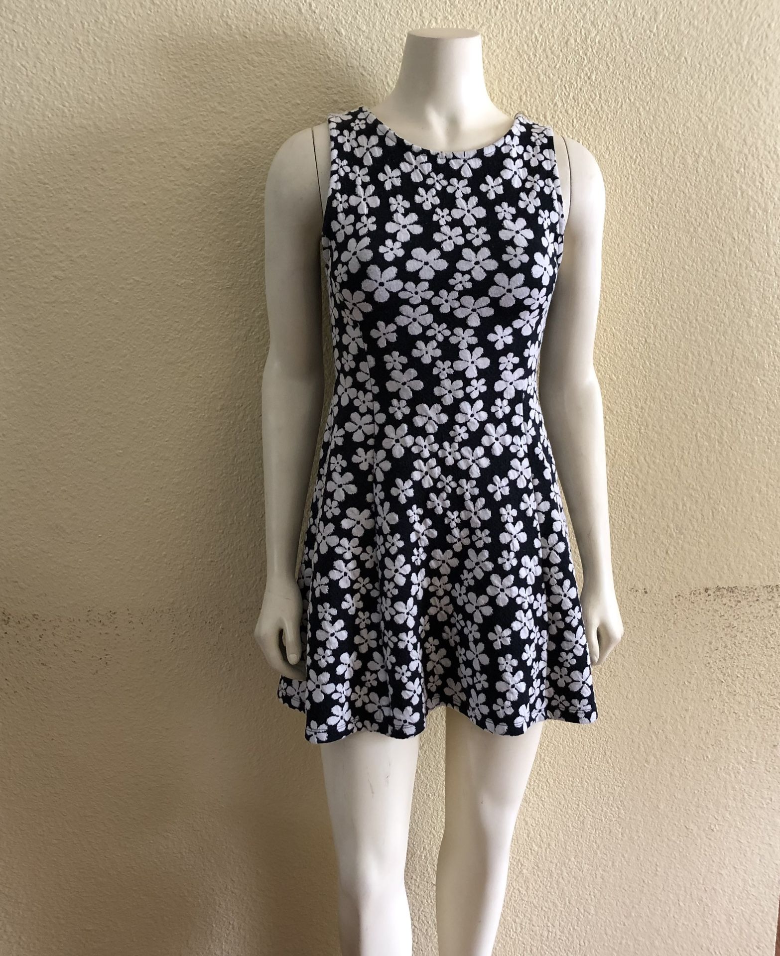 Divided by H&M Women’s Floral dress Size 6
