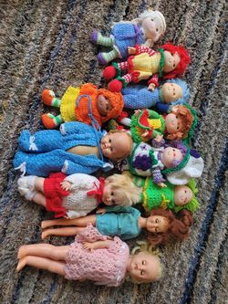 Yarn crochet vintage dolls Asking 25 for all of them Pick up is in allen tx