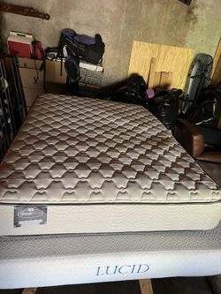 Simmons Full Size Mattress *Delivery Available*