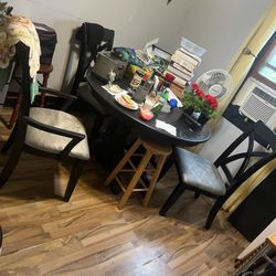 Table/6 Chairs & 3 Leafs 