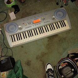 Yamaha 61 Key/Electric Keyboard 