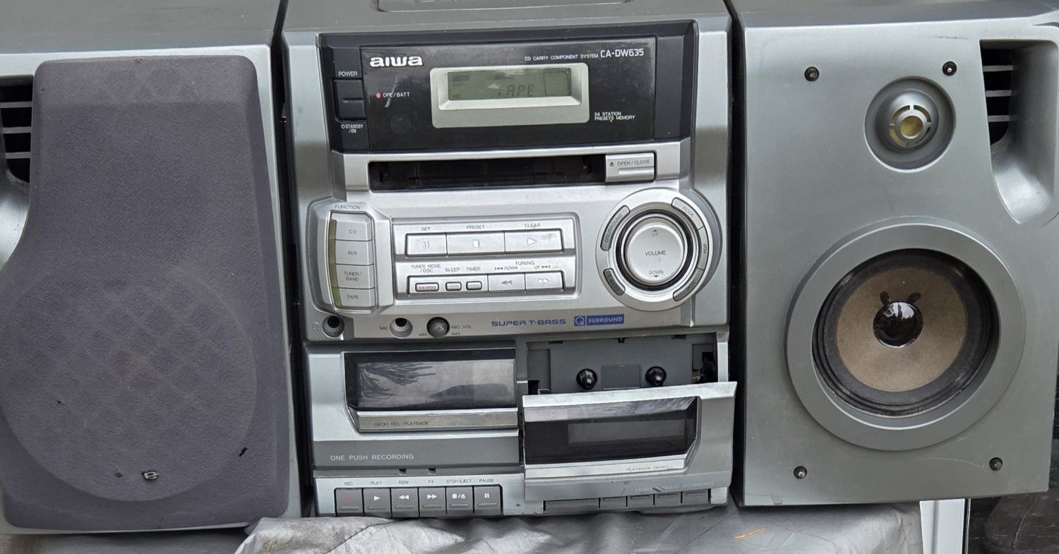 Aiwa music center cheap,  detachable speakers, works