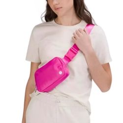 Lululemon Everywhere Belt Bag NWT Sonic Pink 1L