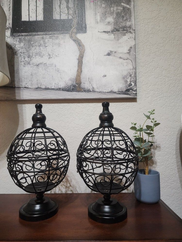 2 METAL HOLDER 13" TALL
