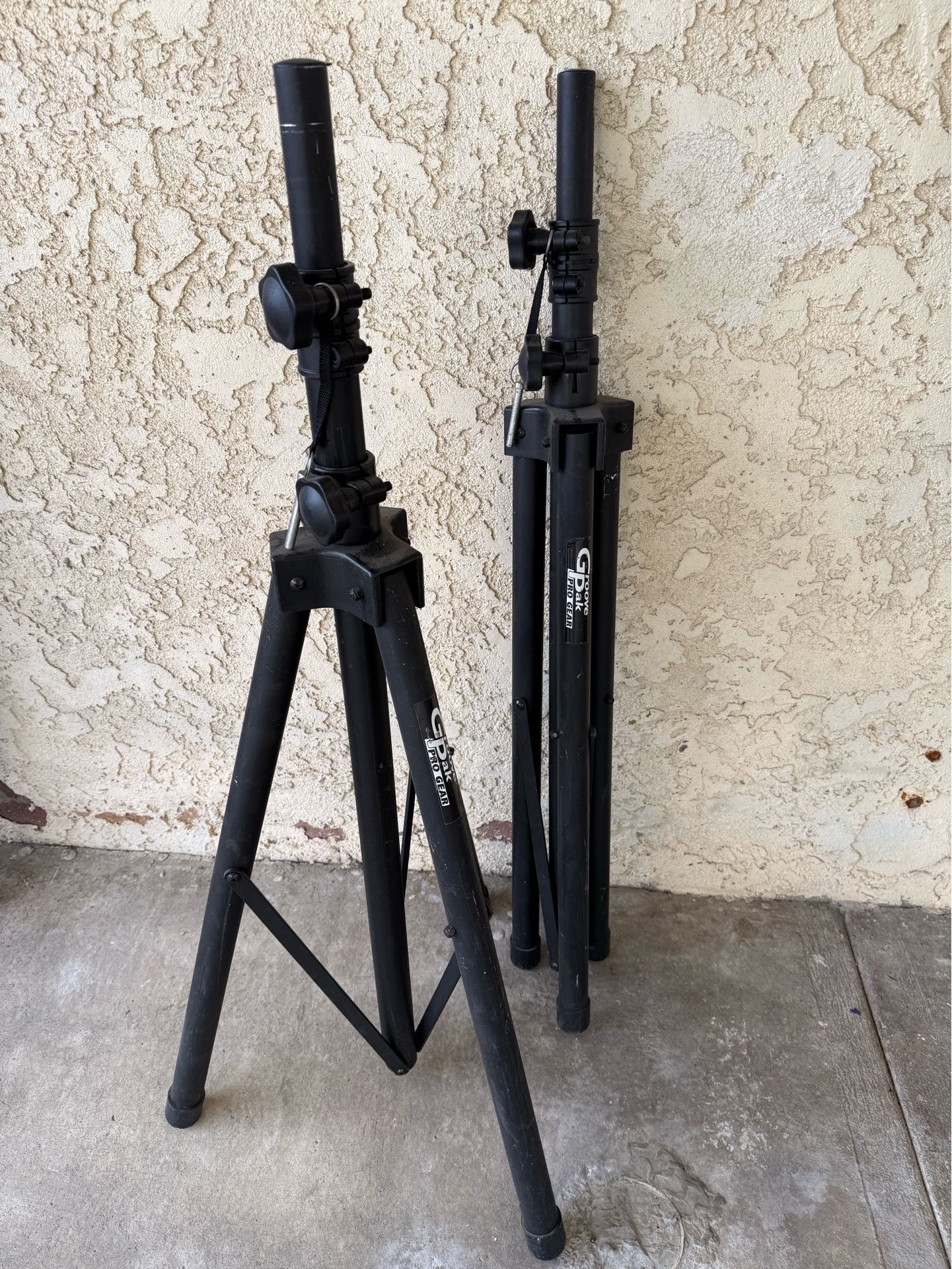 2 Gator Frameworks ProGear Speaker Tripod Stands – Adjustable